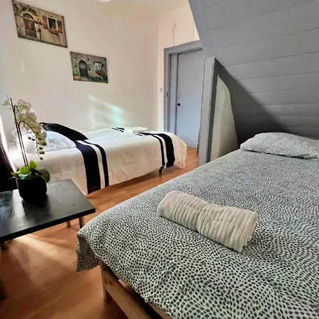 Quarto em Acomodações Particulares Mouraria Sulemange Baixa Lisboa