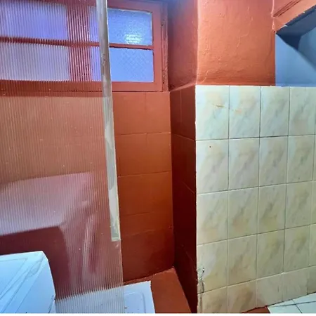 Quarto em Acomodações Particulares Mouraria Sulemange Baixa Lisboa